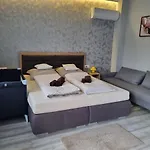 Lilian Apartmanhaz Siófok
