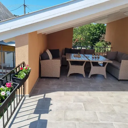 Lilian Apartmanhaz Апартаменты Шиофок