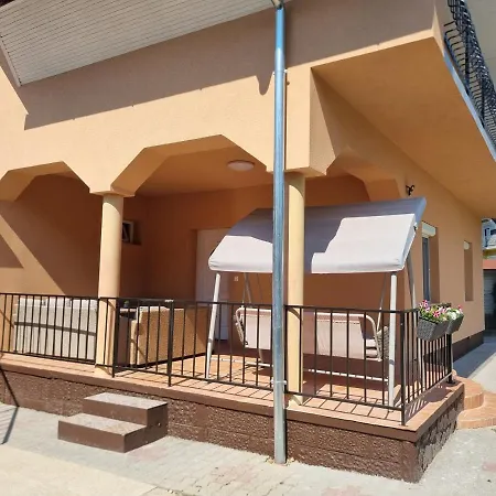 Lilian Apartmanhaz דירה שיופוק