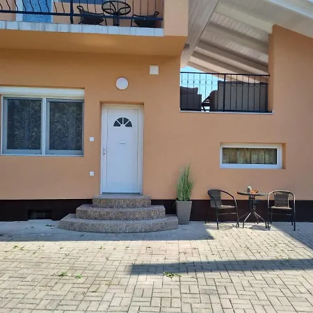 Lilian Apartmanhaz * Шиофок