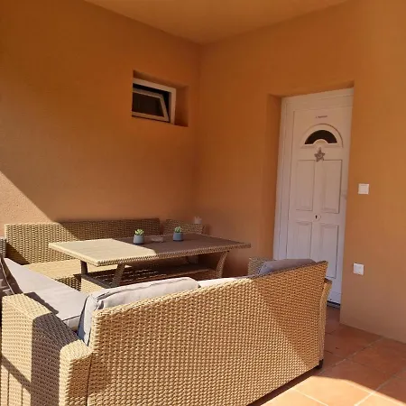 Lilian Apartmanhaz Lägenhet Siófok