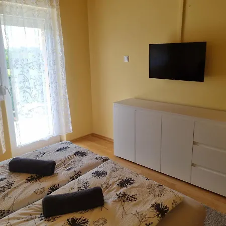 Lilian Apartmanhaz Lägenhet *