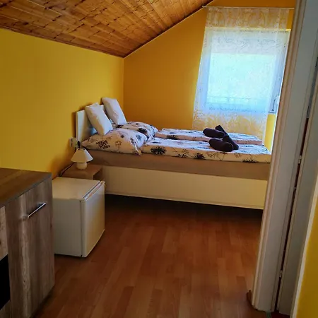 Lilian Apartmanhaz Daire Siofok