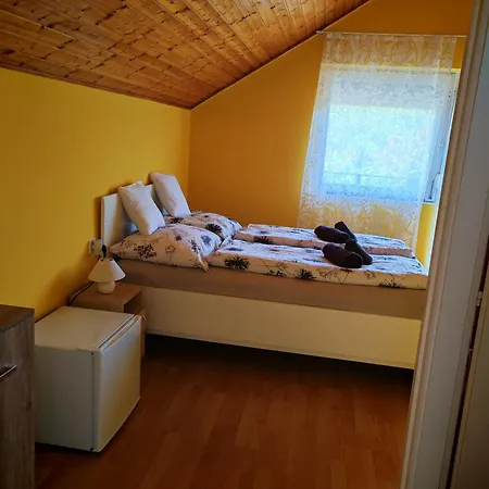 Lilian Apartmanhaz Шиофок