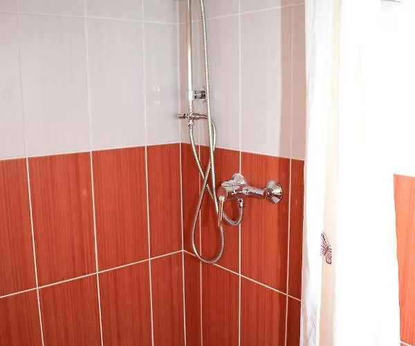 Lilian Apartmanhaz Апартаменты Шиофок