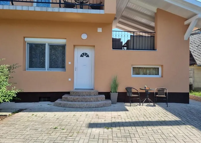 Lilian Apartmanhaz * שיופוק