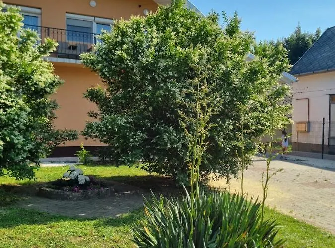 Lilian Apartmanhaz Апартаменты Шиофок