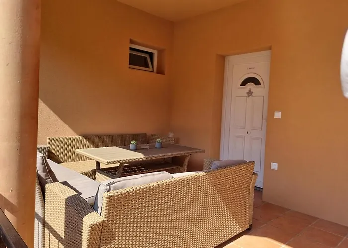 Lilian Apartmanhaz דירה שיופוק