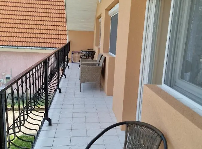 Lilian Apartmanhaz דירה *