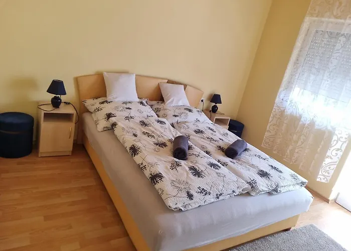 Lilian Apartmanhaz Апартаменты Шиофок